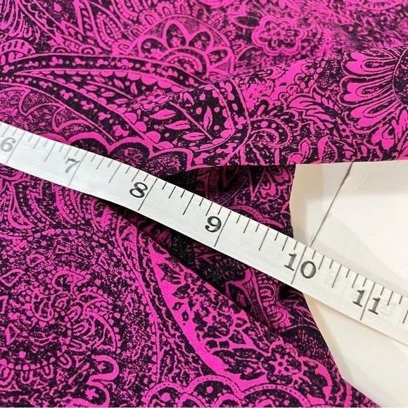 Lululemon Outrun 17" Crop Antique‎ Paisley Deep Fuschia Black / Black - Picture 9 of 11